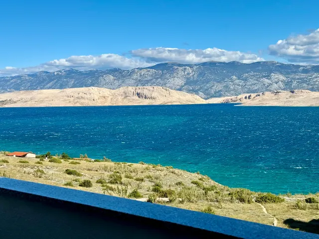 BookNoFees: Departamento ático con vista al mar y al Velebit – Pag