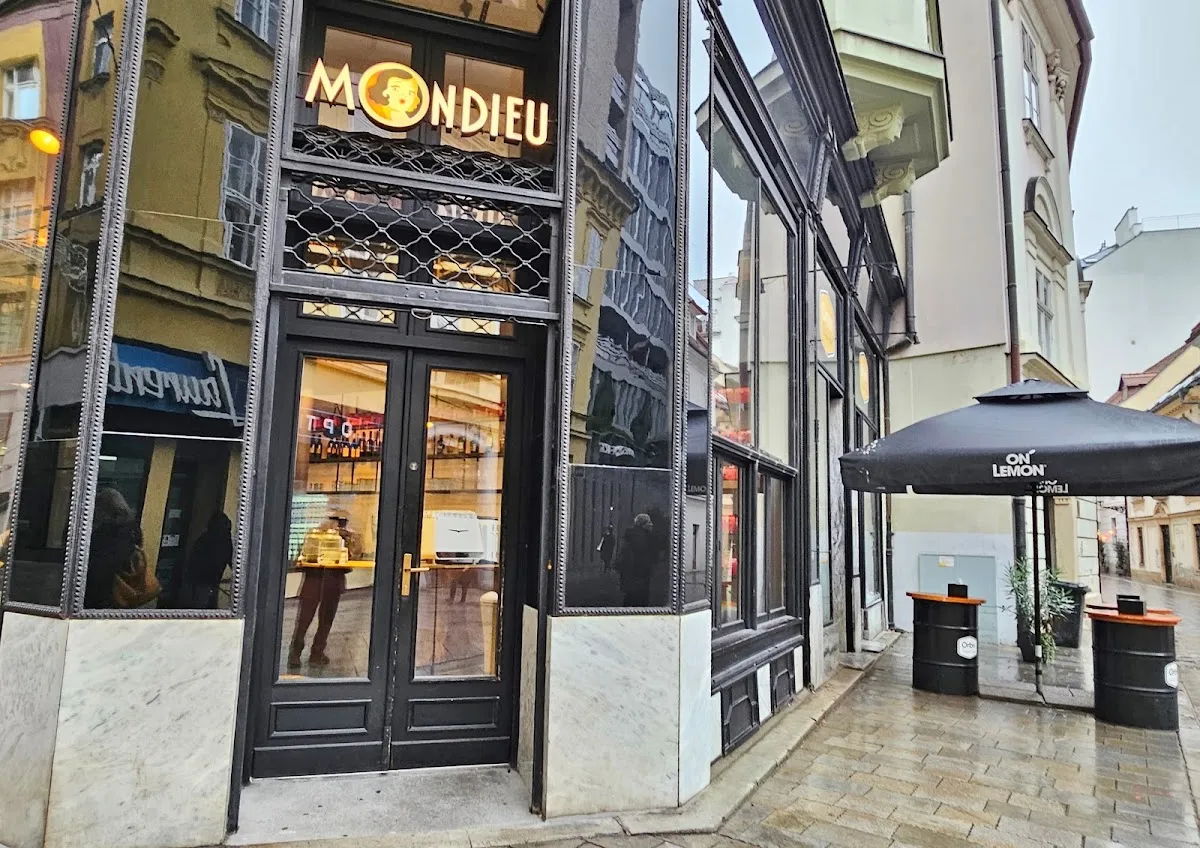 BookNoFees: Cafetería – Mondieu – Bratislava – Dios mío, foto 1