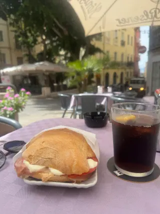 Cafetería – BookNoFees: foto de la opinión de Jens Scafarti sobre Moka Domus