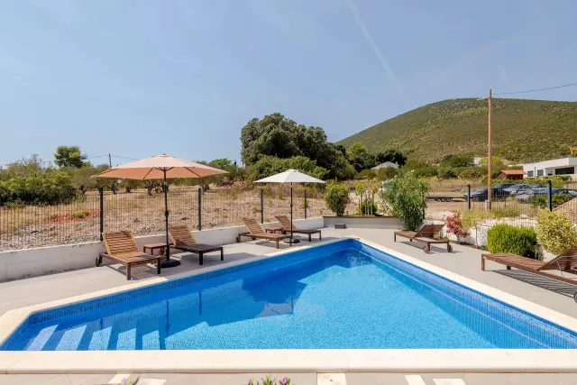 BookNoFees: alojamiento vacacional en Kaštel Novi – Habitación Deluxe en Villa Mila Kastela