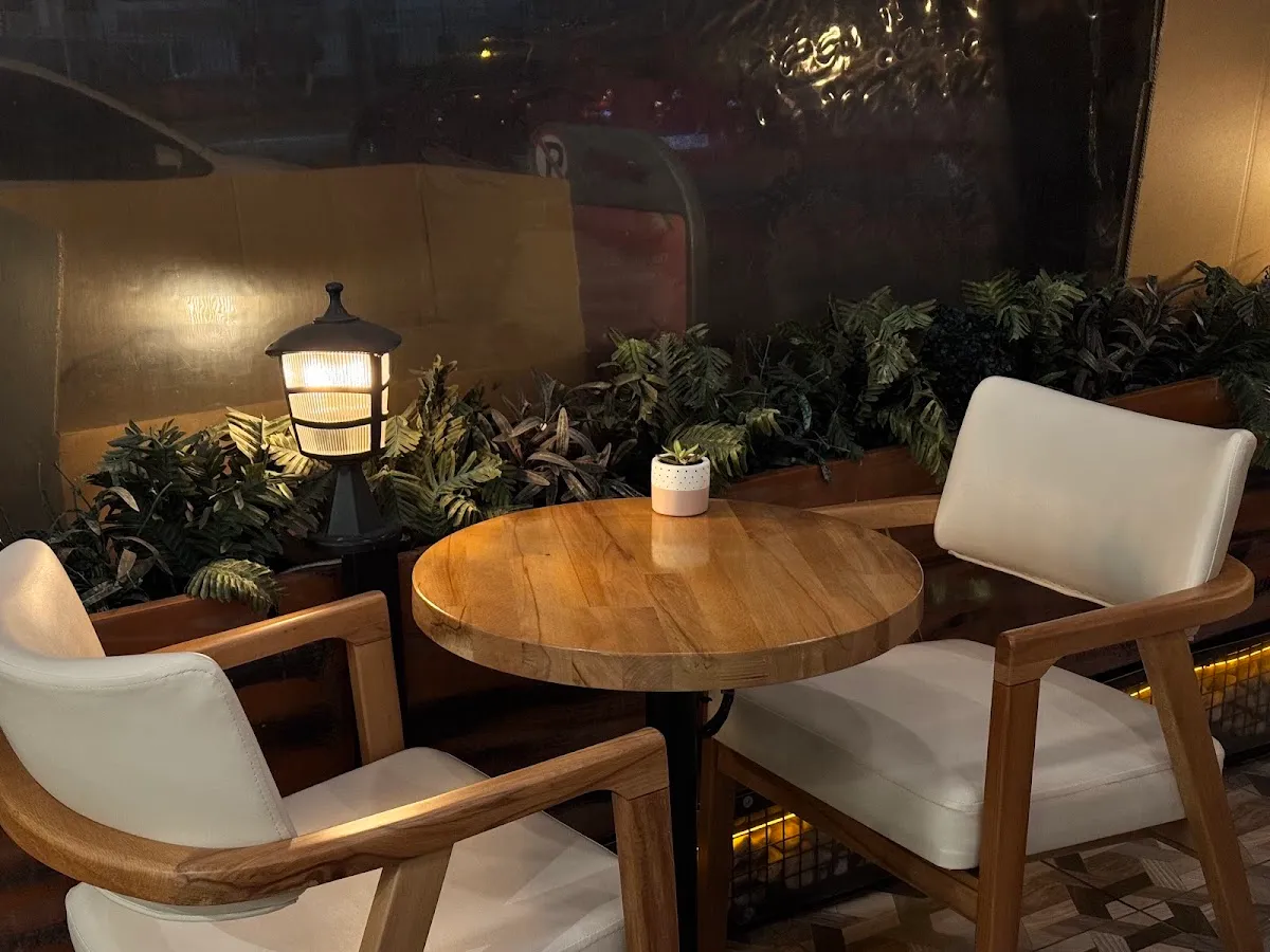 BookNoFees: Cafetería – Coffee Noche – Istanbul – Coffee Noche, foto 1