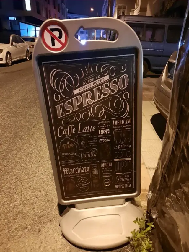 BookNoFees: Cafetería – Coffee Noche – Istanbul – Coffee Noche, foto 2