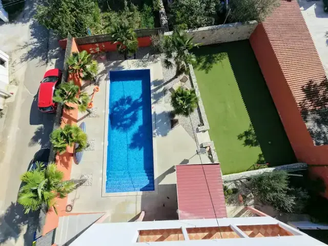 BookNoFees: Vacaciones en estado puro en 130 m², piscina de 57 m² y jardín privado – Čabrunići