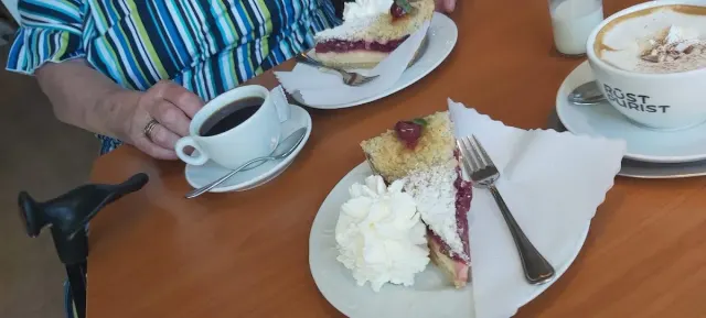 BookNoFees: Restaurante – Café und Konditorei Wenning – Herdecke – Café y pastelería Wenning, foto 2