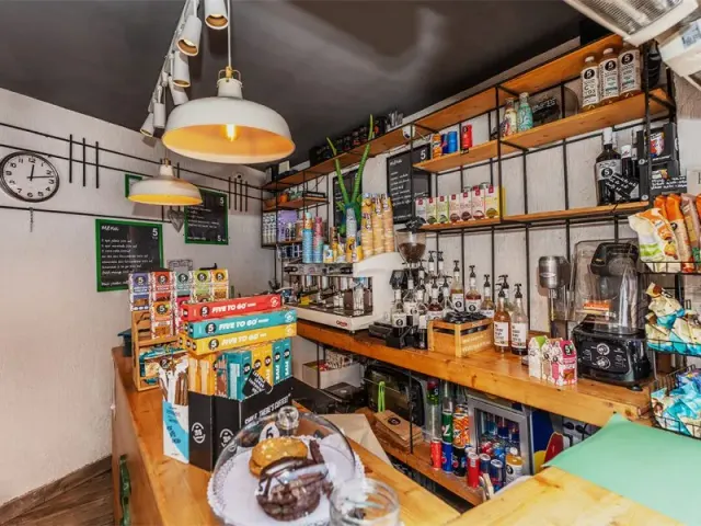 BookNoFees: Cafetería – 5 to go – Bucharest – Quedan 5, foto 3