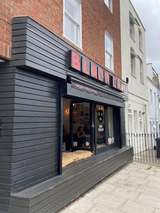 BookNoFees: Cafetería – Black Cat Cafe – London – Café Black Cat, foto 1