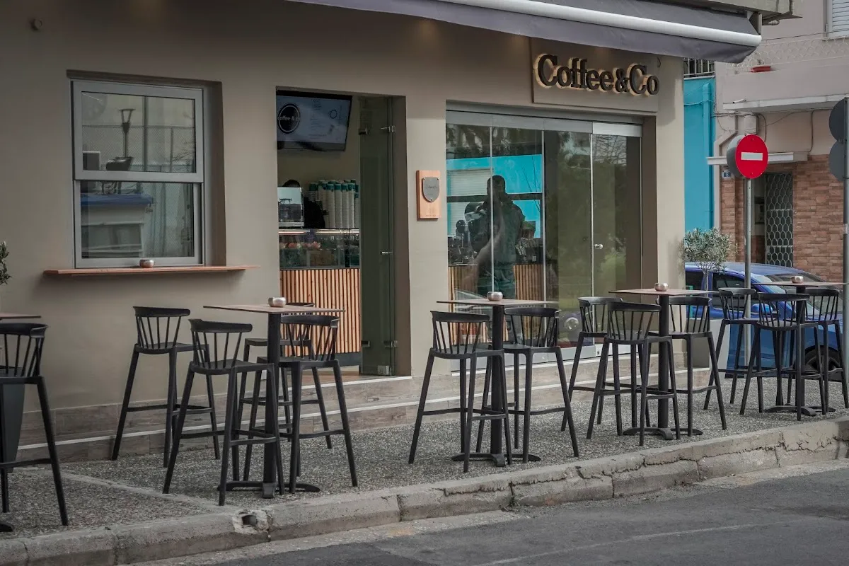 BookNoFees: Cafetería – Coffee & Co. – Athens – Coffee & Co., foto 1