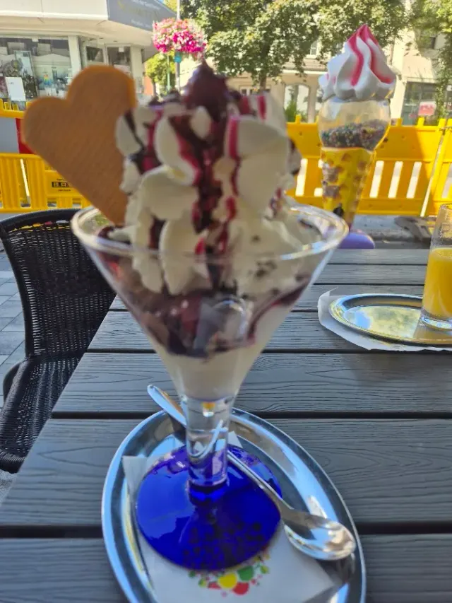 BookNoFees: Restaurante – Eiscafé Gelateria Italiana Boutique – Warstein – Eiscafé Heladería Italiana Boutique, foto 2
