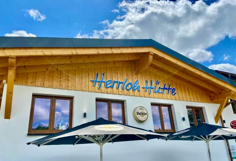 BookNoFees: Restaurante – Herrlohhütte Bikers-Treff – Winterberg – Refugio Herrloh: Punto de encuentro para ciclistas, foto 1