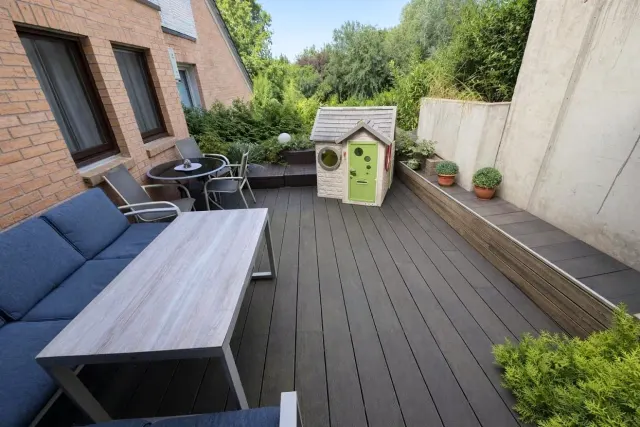 BookNoFees: Cálido departamento de vacaciones con terraza y vista al jardín – Rheinstetten