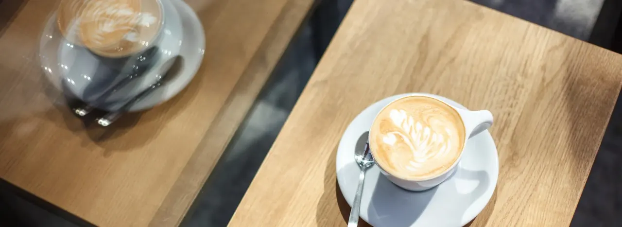 BookNoFees: Cafetería – kafe Karlín – Prague – Café Karlín, foto 1