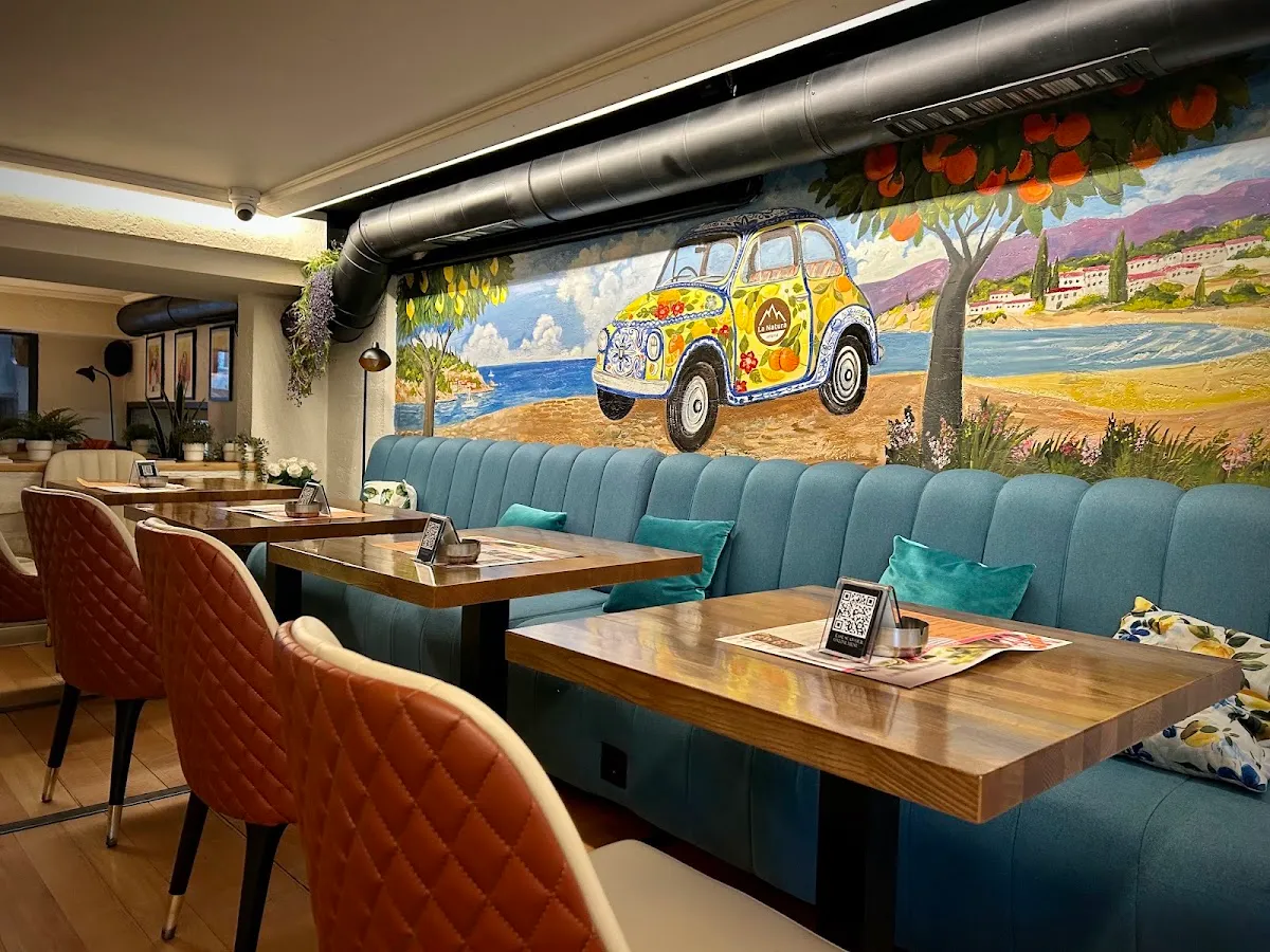 BookNoFees: Cafetería – Baristocratia Coffee Society – Belgrade – Sociedad del Café Baristocratia, foto 1