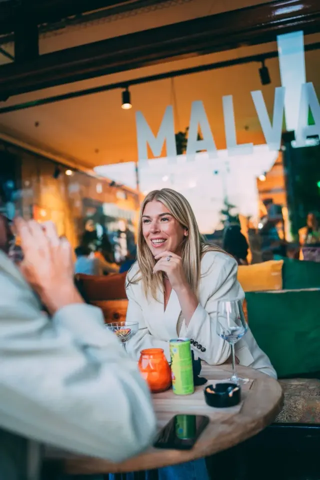 BookNoFees: Cafetería – Malva – Amsterdam – Malva, foto 2
