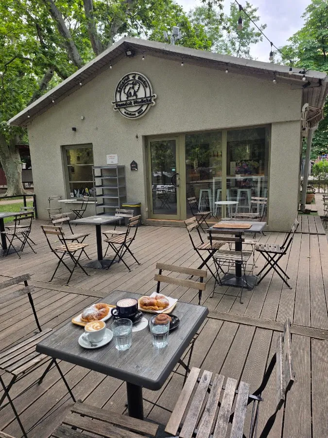 BookNoFees: Cafetería – Domček Medická – Bratislava – Casita de Medická, foto 1