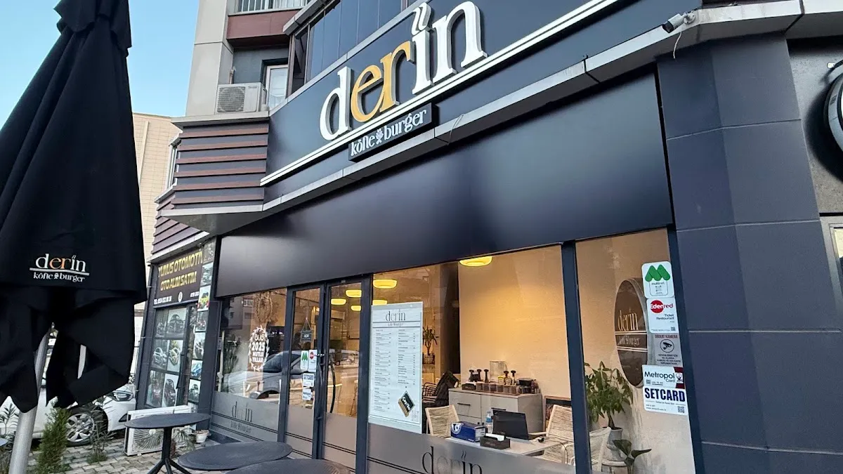 BookNoFees: Restaurante – Derin Köfte&Burger – Istanbul – Derin Köfte y Hamburguesas, foto 1