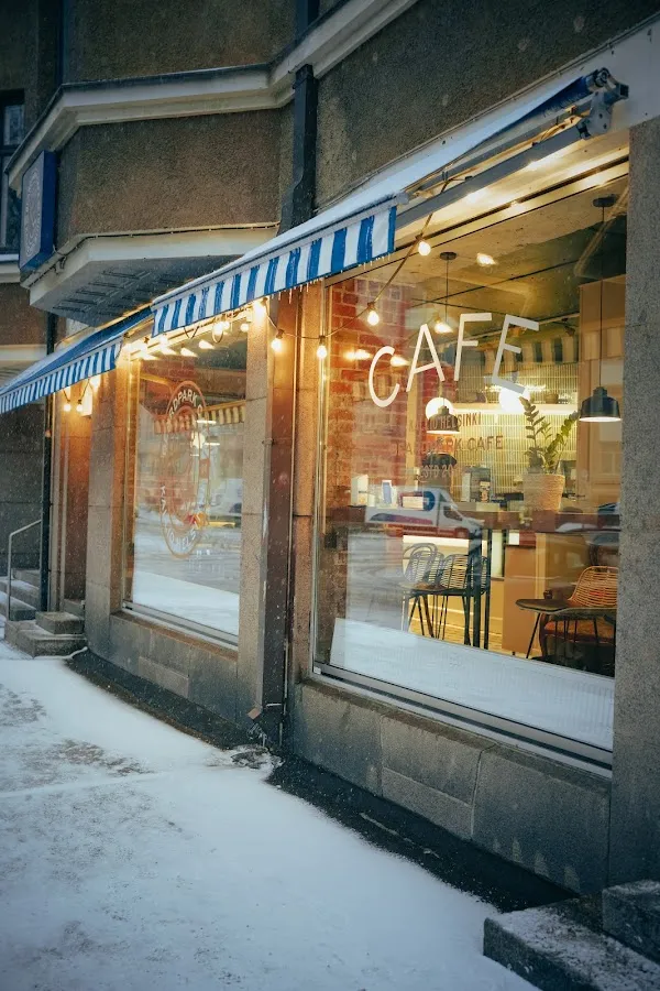 BookNoFees: Cafetería – Beard Park Cafe – Helsinki – Café Beard Park, foto 1
