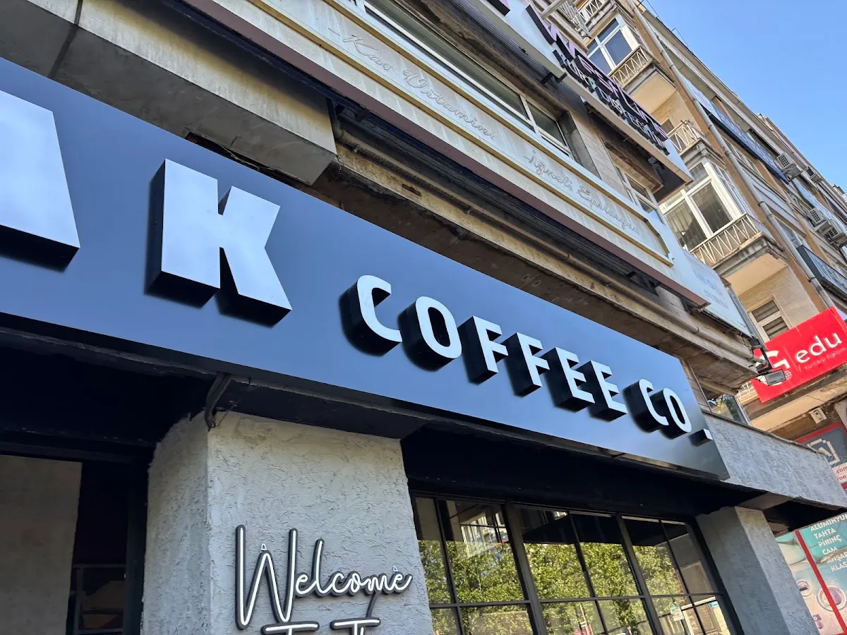 BookNoFees: Cafetería – BLAK Coffee Co. – Istanbul – BLAK Coffee Co., foto 1