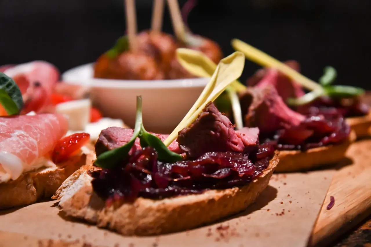 BookNoFees: Restaurante – Вино & Тапас – Sofia – Vino y tapas, foto 1