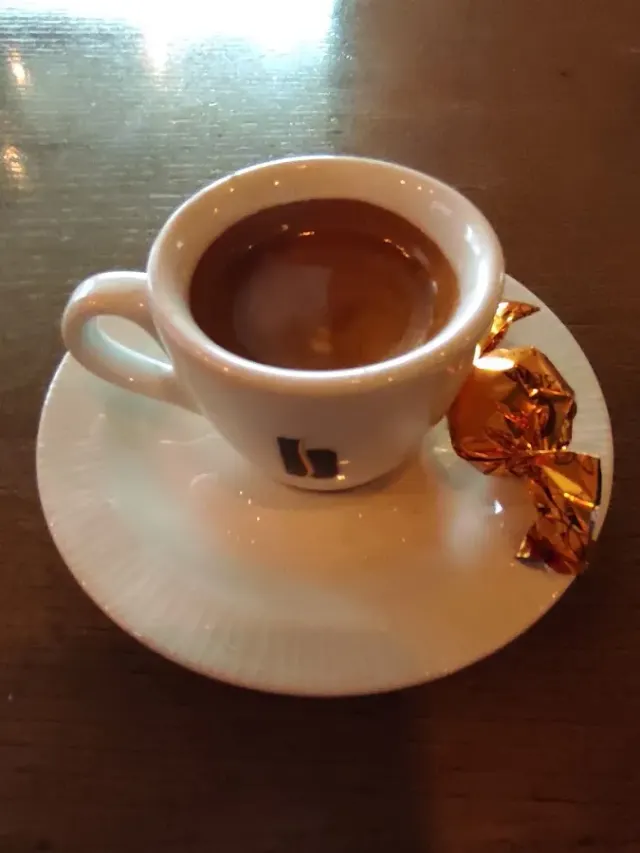 BookNoFees: Cafetería – Caffe Sol – Belgrade – Caffe Sol, foto 2