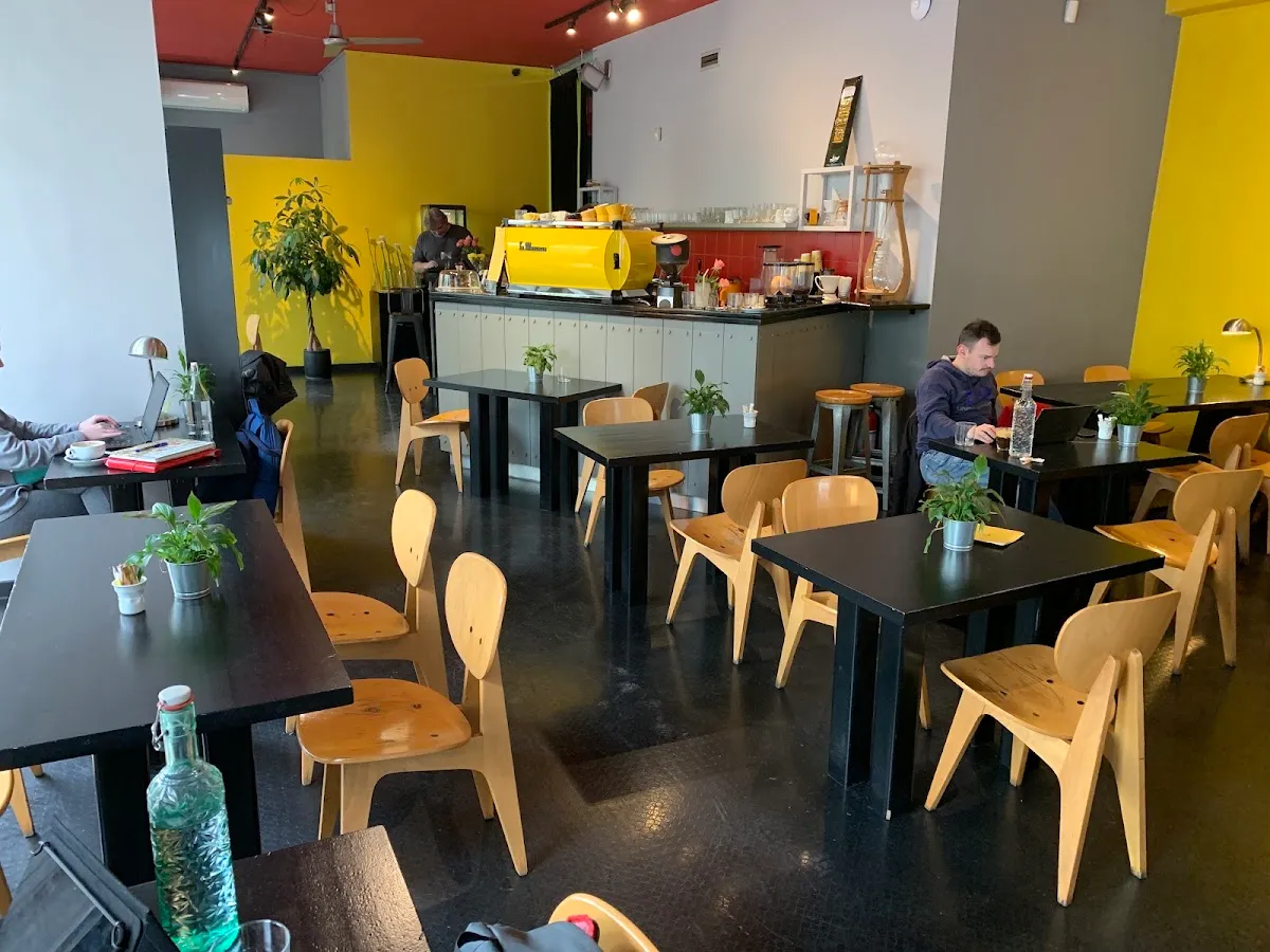 BookNoFees: Cafetería – Yellow Cafe – Athens – Yellow Cafe, foto 1
