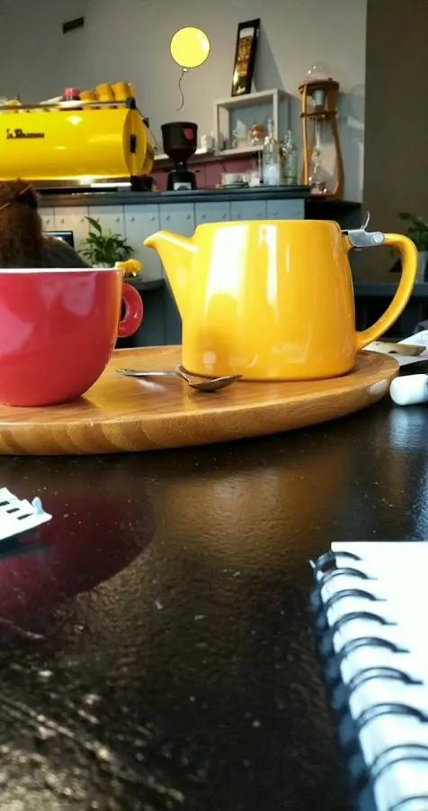 BookNoFees: Cafetería – Yellow Cafe – Athens – Yellow Cafe, foto 3