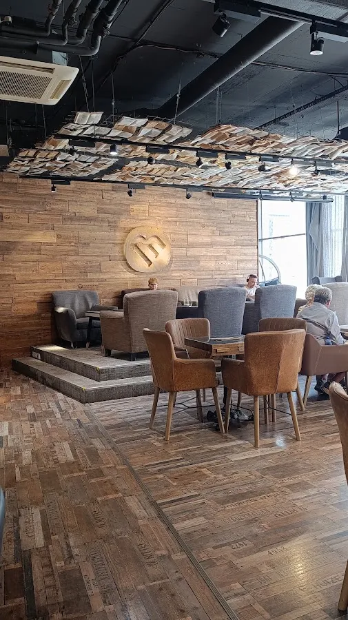 BookNoFees: Cafetería – Foxford – Bratislava – Foxford, foto 2