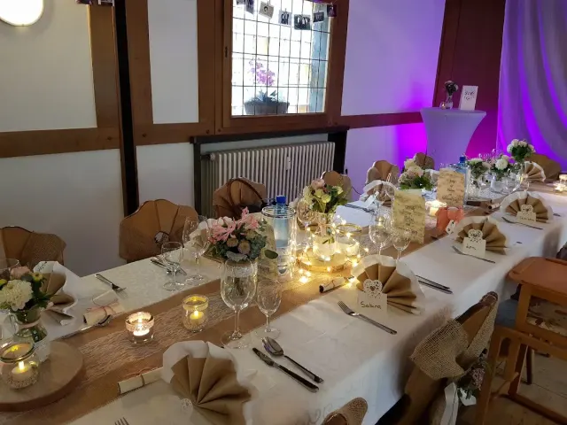 BookNoFees: Haus Wienecke Gaststätte, Anröchte