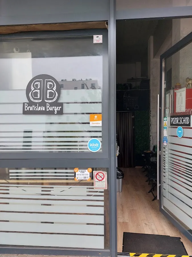 BookNoFees: Bar de tapas – Bratislava Burger – Bratislava – Hamburguesa de Bratislava, foto 1