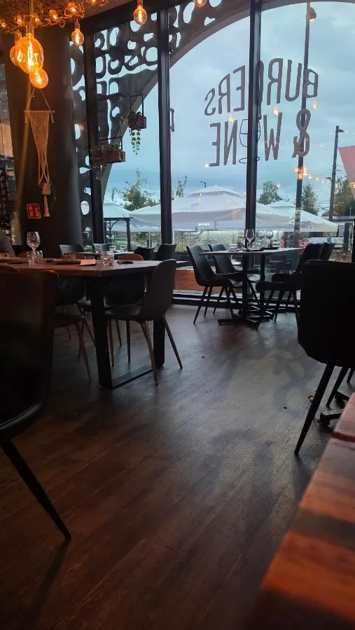 BookNoFees: Restaurante – Burgers & Wine – Helsinki – Hamburguesas y vino, foto 1