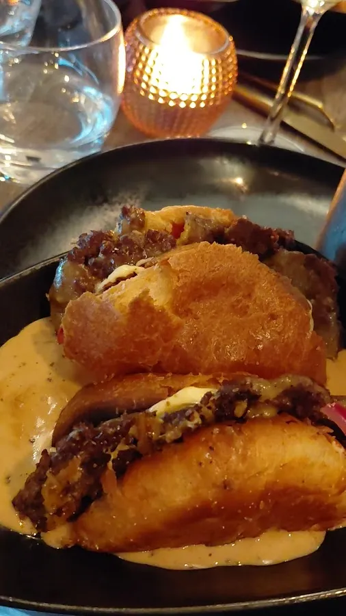 BookNoFees: Restaurante – Burgers & Wine – Helsinki – Hamburguesas y vino, foto 2