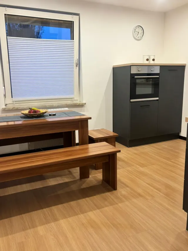 BookNoFees: Departamento moderno en planta baja con jardín y parrilla – Bodenwerder