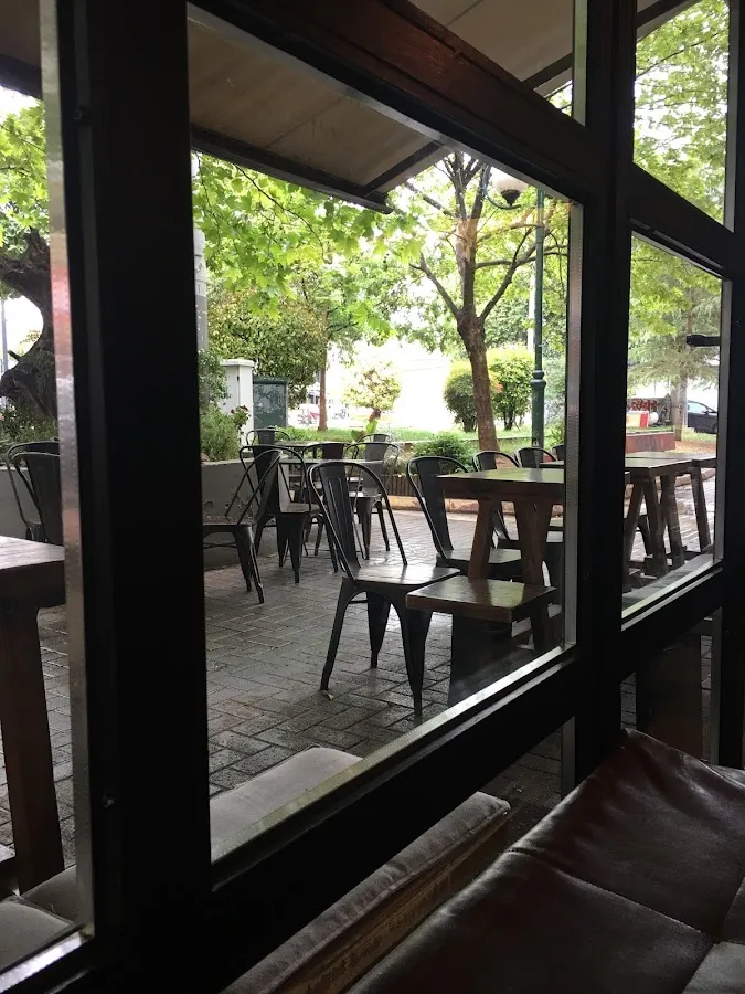 BookNoFees: Cafetería – Mind The Cup – Athens – Cuidado con la taza, foto 1