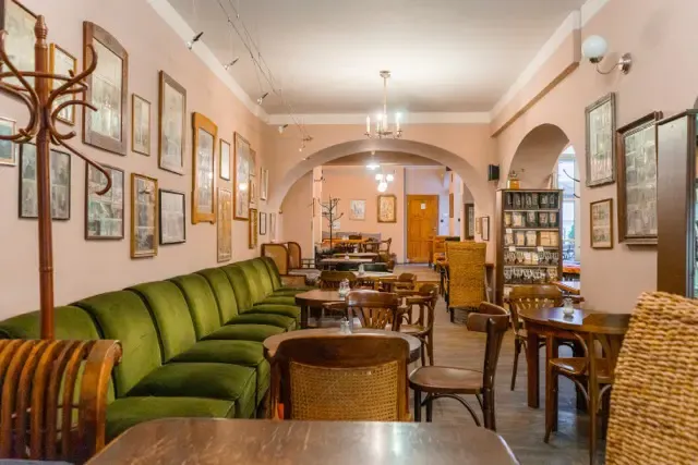 BookNoFees: Cafetería – Choco-Café U Červené židle – Prague – Choco-Café «La silla roja», foto 1