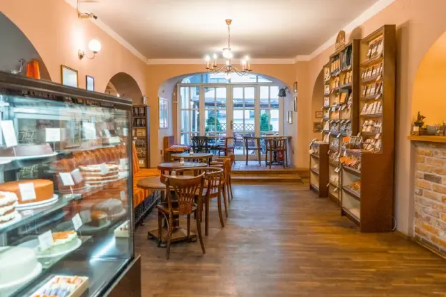 BookNoFees: Cafetería – Choco-Café U Červené židle – Prague – Choco-Café «La silla roja», foto 3