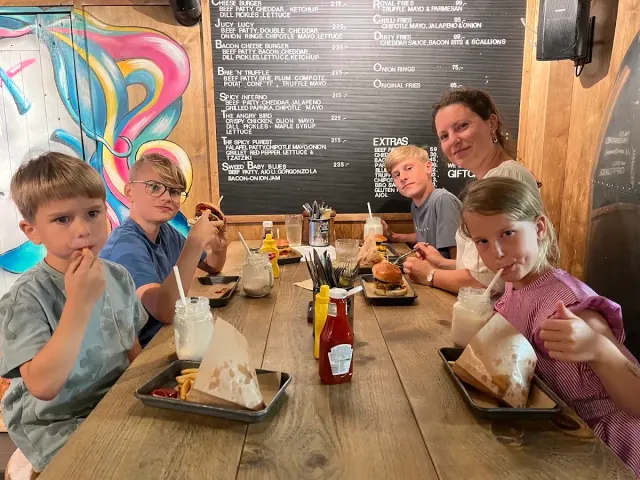 BookNoFees: Restaurante – Burger Joint – Oslo – Burger Joint, foto 2