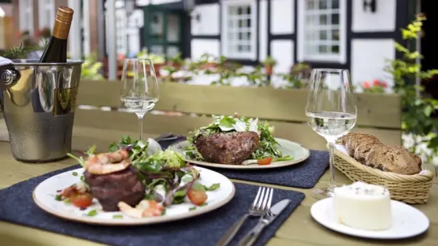 BookNoFees: Restaurante – Almer Schlossmühle – Brilon – Molino del Castillo de Almer, foto 2