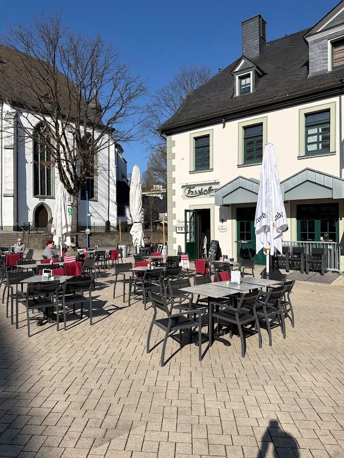 BookNoFees: Restaurante – Fasskeller unfassbar – Attendorn – Una bodega de barriles increíble, foto 1
