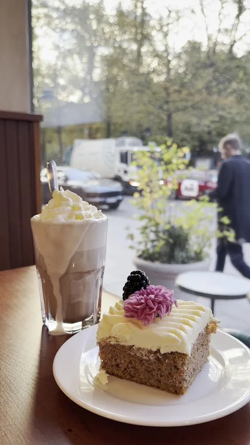 BookNoFees: Cafetería – Cafe Esplanad – Helsinki – Café Esplanad, foto 3