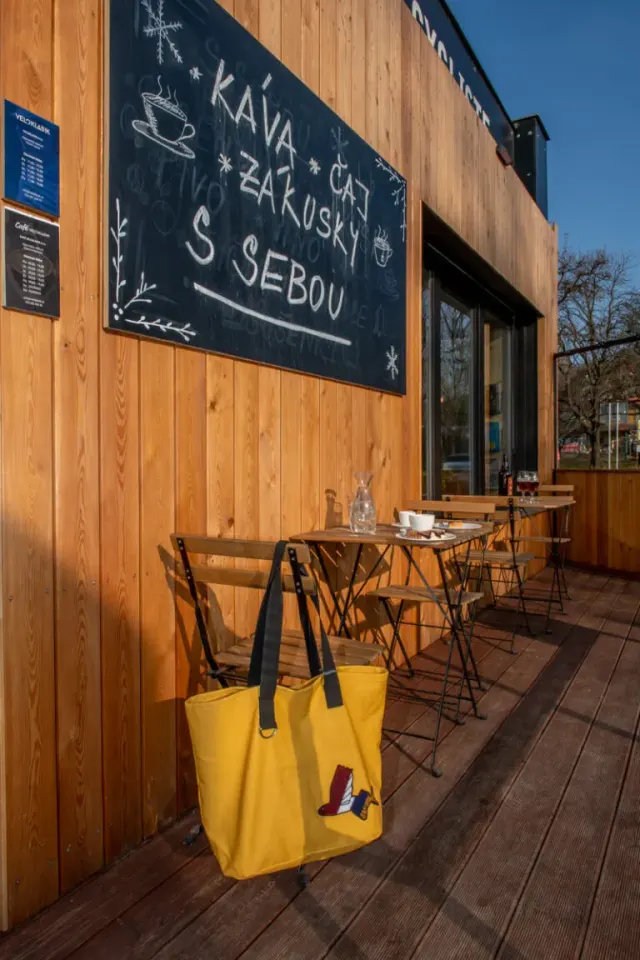 BookNoFees: Cafetería – Café Veloklasik – Prague – Café Veloklasik, foto 2