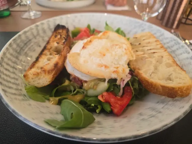 BookNoFees: Restaurante – Anavi – Bratislava – Ese de ahí, foto 2