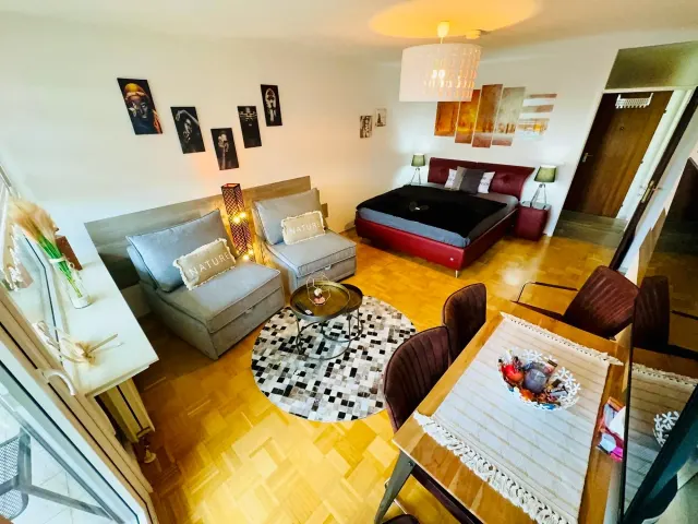BookNoFees: alojamiento vacacional en Ettlingen – Departamento de vacaciones tranquilo con balcón y área para niños