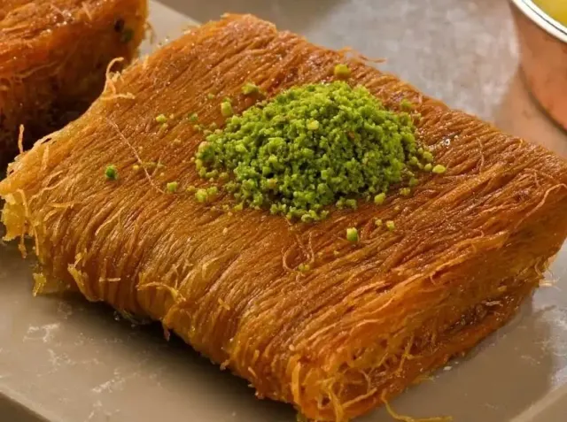 BookNoFees: Restaurante – DİYARZADE KÜNEFE, KATMER, BAKLAVA, VE TATLI – Istanbul – DİYARZADE: KÜNEFE, KATMER, BAKLAVA Y DULCES, foto 2
