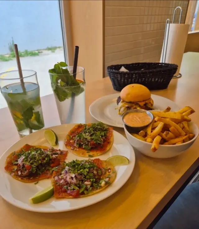 BookNoFees: Restaurante – Roxor BRGR & Beer – Bratislava – Roxor Burger & Beer, foto 2