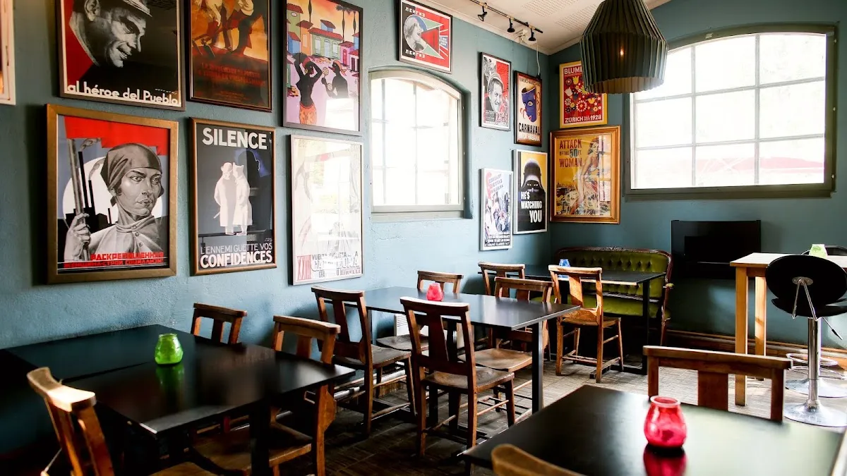 BookNoFees: Cafetería – Café Teater – Oslo – Café Teatro, foto 1