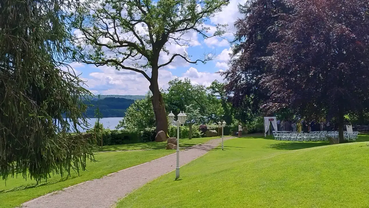 BookNoFees: Restaurante – Haus Delecke – Möhnesee-Delecke – Casa Delecke, foto 1