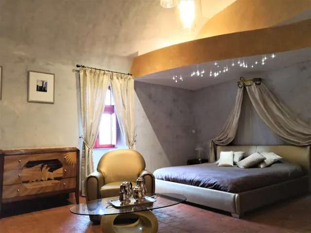 BookNoFees: Castillo de la Servayrie – Suite Apolo – Mouret
