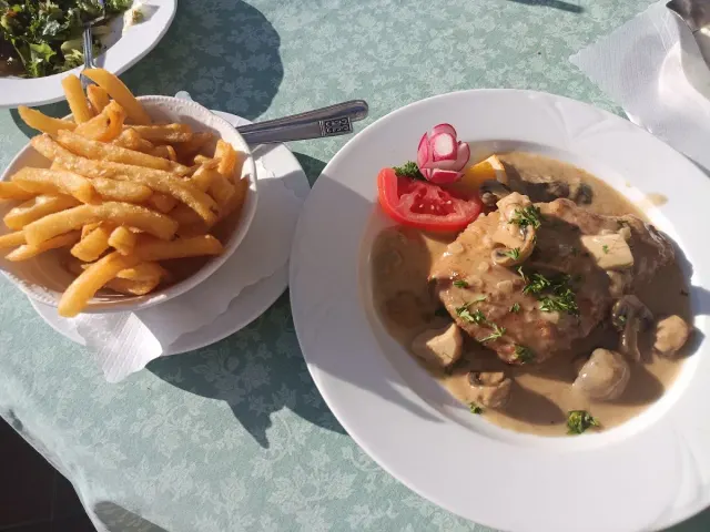 BookNoFees: Restaurante – Alte Linden – Altena – Tilos antiguos, foto 2