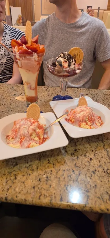 BookNoFees: Restaurante – Eiscafe San Remo – Hattingen – Eiscafe San Remo, foto 2