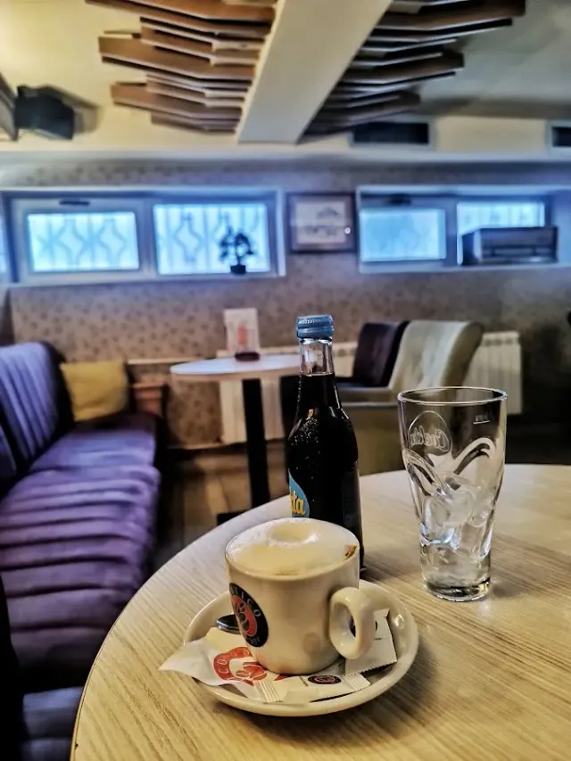 BookNoFees: Cafetería – Caffe Diplomat – Belgrade – Caffe Diplomat, foto 3