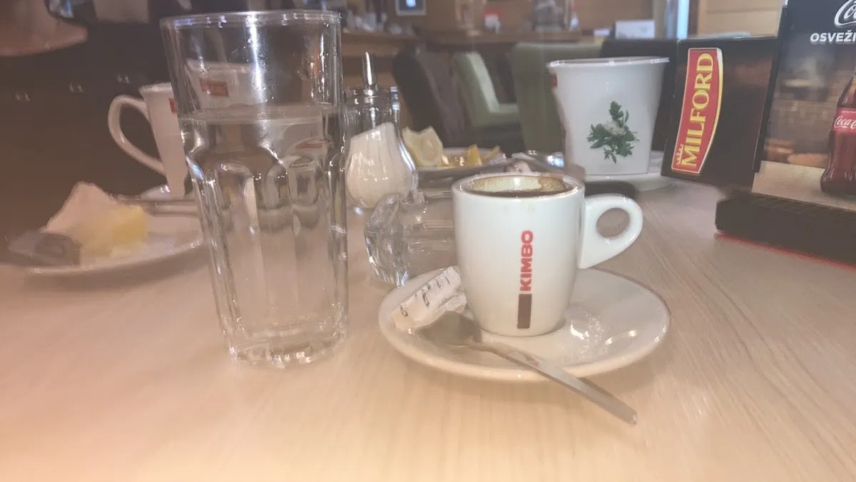 BookNoFees: Cafetería – Caffe Diplomat – Belgrade – Caffe Diplomat, foto 1
